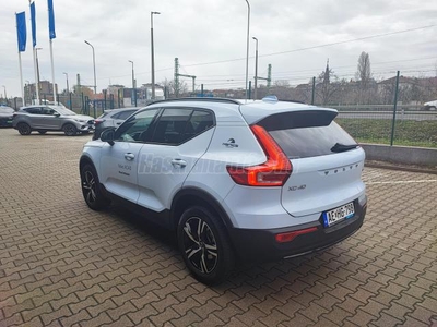 VOLVO XC40 2.0 [B4] MHEV Plus Dark DCT Márciusban átvehető rendszámos DEMO gépkocsi!