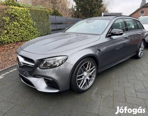 Mercedes-AMG E 63 S T 4Matic+ 9G-Tronic Sérülés...