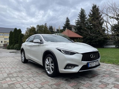 INFINITI Q30 1.6t Premium DCT