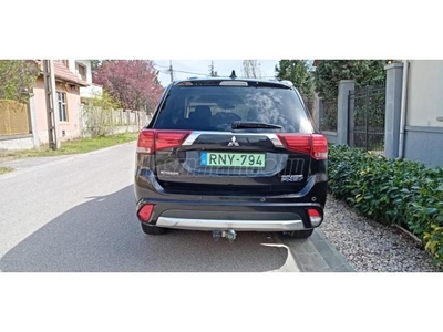 MITSUBISHI OUTLANDER 2.0 PHEV Instyle Navi 4WD CVT