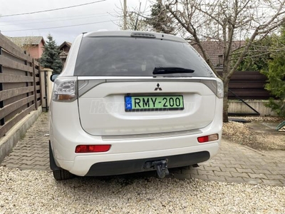 MITSUBISHI OUTLANDER 2.0 PHEV Instyle Navi 4WD CVT