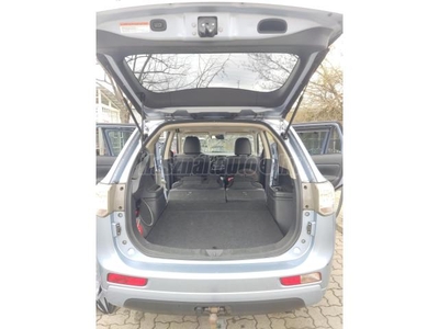 MITSUBISHI OUTLANDER 2.0 PHEV Instyle Navi 4WD CVT