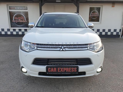 MITSUBISHI OUTLANDER 2.0 PHEV Intense Plus 4WD CVT 106.000 Km!