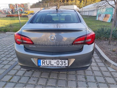 OPEL ASTRA J Sedan 1.4 T BEST