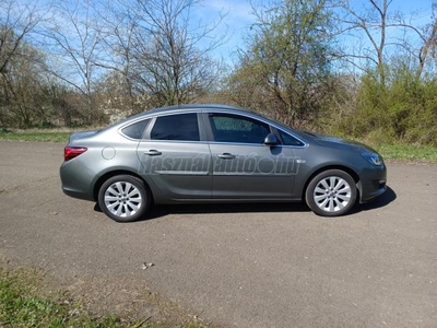 OPEL ASTRA J Sedan 1.4 T Enjoy