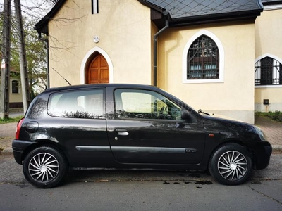 RENAULT CLIO 1.4 16V Privilege