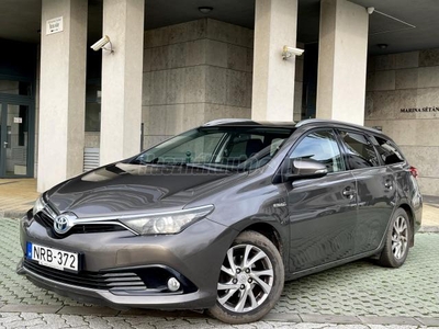 TOYOTA AURIS Touring Sports 1.8 HSD Active Trend (Automata) Magyarországi/Végig vezetett szerviz