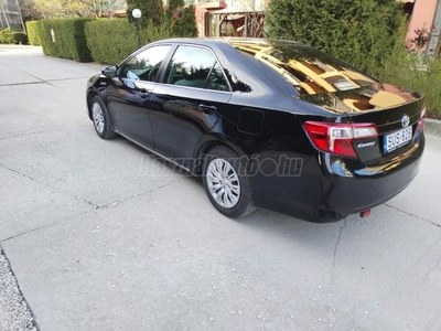 TOYOTA CAMRY 2.5 Hybrid LE (Automata)