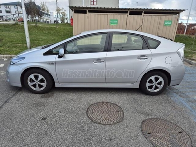 TOYOTA PRIUS PLUG-IN