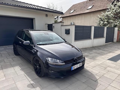 VOLKSWAGEN GOLF VII 2.0 TDI Highline Kamera.Pano.Keyless.Állófűt.19 DSG. Black Opt