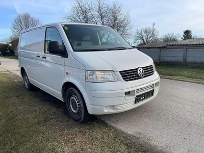 VOLKSWAGEN TRANSPORTER T5 2.5 TDI Caravelle Comfortline