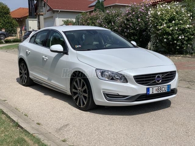 VOLVO S60 2.0 D [D3] Momentum Geartronic