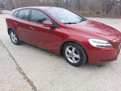 VOLVO V40 2.0 D [D2] Momentum