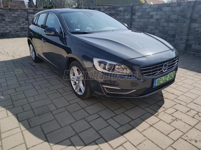 VOLVO V60 2.4 D [D6] PHEV AWD Summum Geartronic