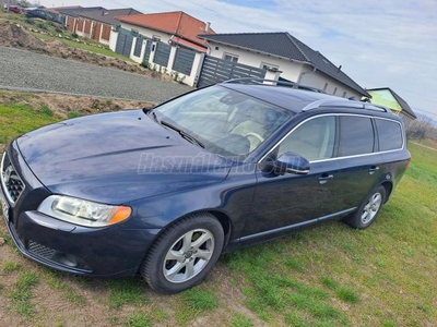 VOLVO V70 2.4 D [D5] AWD Summum Geartronic