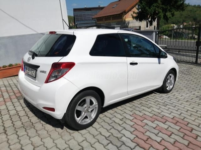 TOYOTA YARIS Van 1.33 Dual VVT-i magyar. 1. tul.. 42 E. Km! Szgk-vá alakítható!