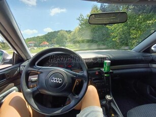 AUDI A4 1.6