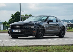 FORD MUSTANG Fastback 3.7 V6