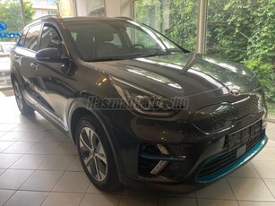 KIA NIRO e-Niro 64kWh Platinum GARANCIÁLIS BEMUTATÓAUTÓ SÉRÜLÉSMENTES SZERVIZKÖNYVES HŐSZIVATTYÚS