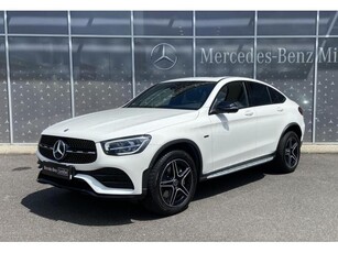 MERCEDES-BENZ GLC 300 e 4Matic EQ Power 9G-TRONIC Vezetett Szervizkönyv / 360 Kamera / AMG LiNe /