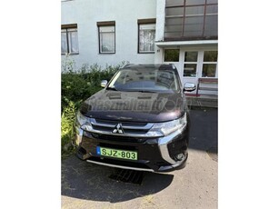 MITSUBISHI OUTLANDER 2.0 PHEV Instyle Navi 4WD CVT