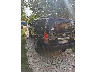 NISSAN PATHFINDER 2.5 D LE