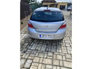 OPEL ASTRA H 1.4 Cosmo Easytronic