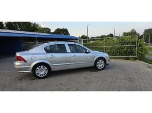 OPEL ASTRA H Sedan 1.6 Cosmo