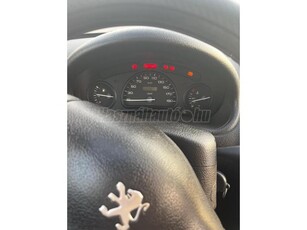 PEUGEOT 206 1.1 XR 113.000 km! Vezetett szervízkönyv!