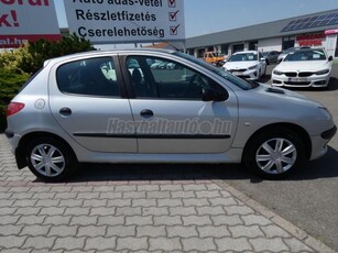 PEUGEOT 206 1.4 PRESENCE AC MAGYARORSZÁGI