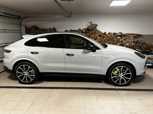 PORSCHE CAYENNE Coupé E-Hybrid Tiptronic ic Mo-i.Áfás.Kréta szín. 462 le. kerámia bevonat. full extra