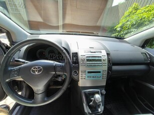 TOYOTA COROLLA VERSO