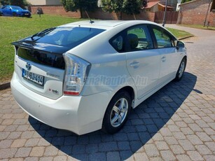 TOYOTA PRIUS 1.8 HSD(Automata)