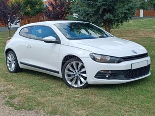 VOLKSWAGEN SCIROCCO 2.0 CR TDI DSG F1 Van Edition Sport Navi Dynaudio friss vizsga és nagyszerviz