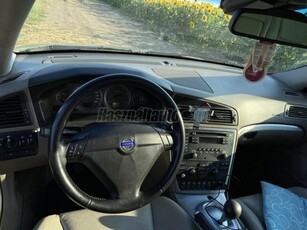 VOLVO S60 2.4 D5 Kinetic Friss vizsga. végig Magyar kocsi.rögtön vihető