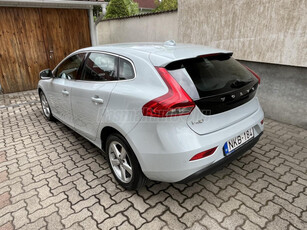 VOLVO V40 1.6 D [D2]