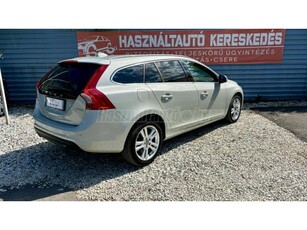 VOLVO V60 1.6 D DRIVe Summum 2. tulajdonostól. vezetett szerzvizkönyv. Kozmix White