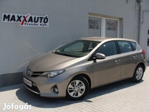 Toyota Auris 1.8 HSD Sol (Automata) Tolatókamer...