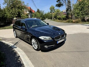 BMW 525d Touring (Automata) Panoráma tető . Heud up . sávtartó