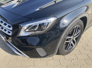 MERCEDES-BENZ GLA 220 d Style 4Matic 7G-DCT mo.-i.vez.szervizkönyv