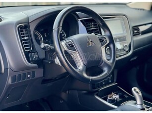 MITSUBISHI OUTLANDER 2.0 PHEV Instyle Navi 4WD CVT / 76eKm!/ Garanciális akkumulátor/ Gyári fény!/ 2.Tulaj!