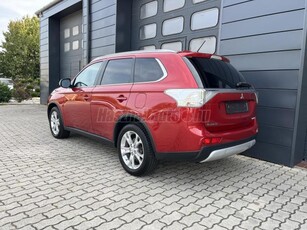 MITSUBISHI OUTLANDER 2.2 DI-D Instyle Navi 4WD (Automata) SZERVIZKÖNYV / DIAMANT EDITION / FACELIFT / ÜLÉSFŰTÉS / KAMERA