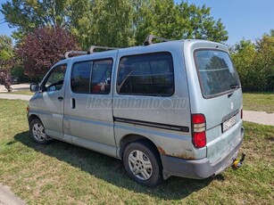 TOYOTA HI-ACE Hiace 2.4 D Glass Van