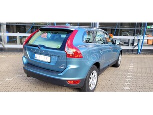 VOLVO XC60 2.4 D [D5] Momentum