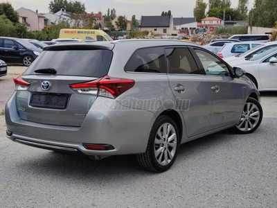 TOYOTA AURIS Touring Sports 1.8 HSD Executive Skyview TSS (Automata) LED PANORÁMA TETŐ BŐR KEYLESS-GO BEPARKOLÓ 17 COLL NAGYON SZÉP ÚJSZERŰ!!!