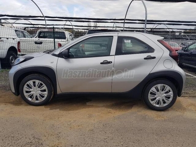 TOYOTA AYGO X 1.0 VVT-i Active TÖBB DB KÖZPONTI RAKTÁRRÓL EZÜST SZÍNNEL 4.9%-THM-EL