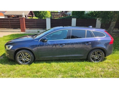 VOLVO V60 2.4 D [D6] PHEV AWD Summum Geartronic