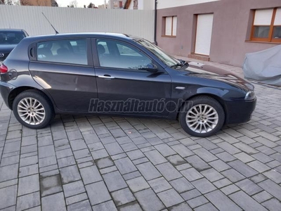 ALFA ROMEO 147 1.6 T. Spark Distinctive 1.6