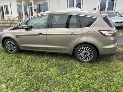 FORD S-MAX 1.5 EcoBoost Titanium [7 személy]