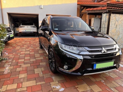 MITSUBISHI OUTLANDER 2.0 PHEV Instyle Navi 4WD CVT